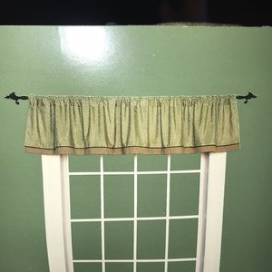 Sonoma tailored valance   NWT